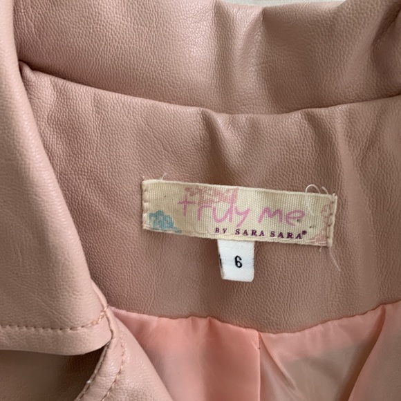 Girls faux leather jacket [size 6] - Picture 4 of 10